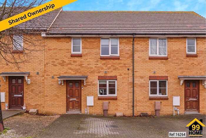 3 Bedroom Terraced House For Sale In South Downs Rise, Hants, PO9