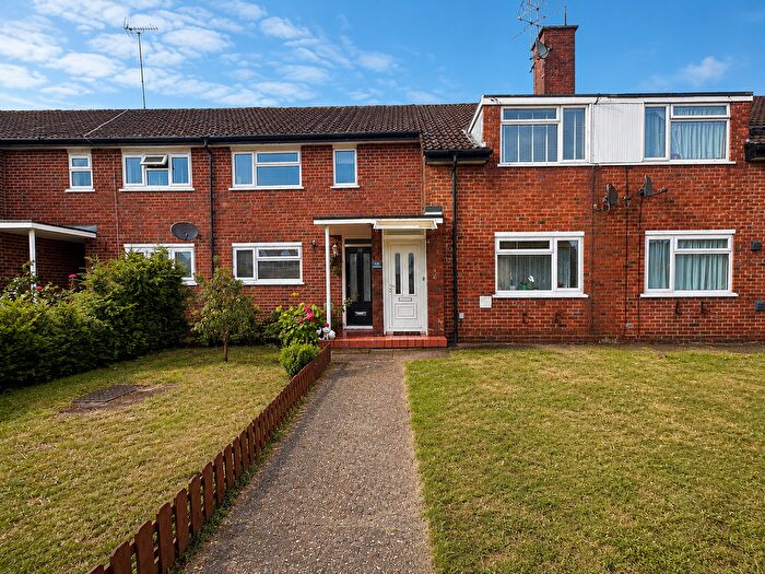 2 Bedroom Maisonette For Sale In Whitton Dene, Isleworth, TW7