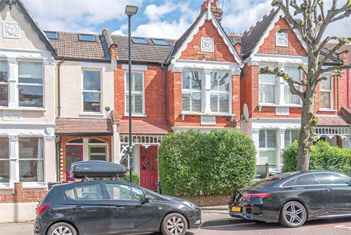 2 Bedroom Apartment For Sale In Princes Avenue, London, N22