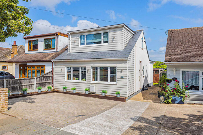 4 Bedroom Semi-Detached House For Sale In Bohemia Chase, Leigh-on-sea, SS9