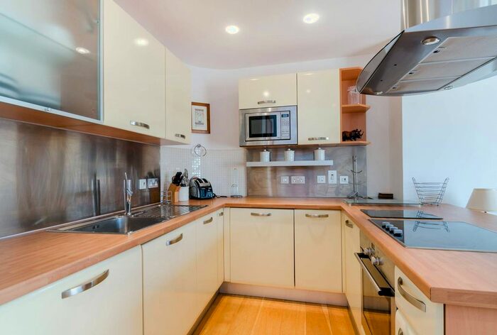 2 Bedroom Flat To Rent In Epsom Road, Guildford, GU1