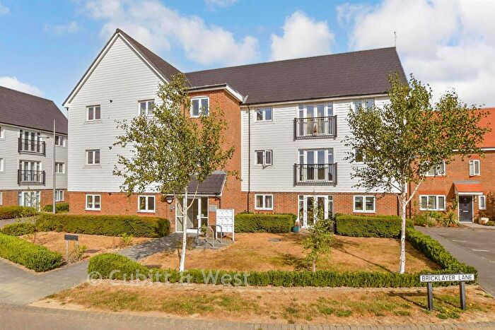 2 Bedroom Flat For Sale In Bricklayer Lane, Faygate, Horsham, West Sussex, RH12