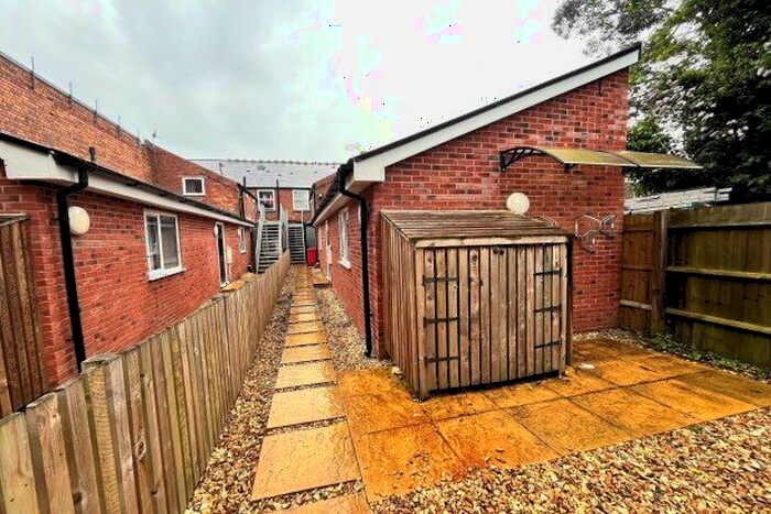 Studio To Rent In Bearwood Road, Smethwick, B66