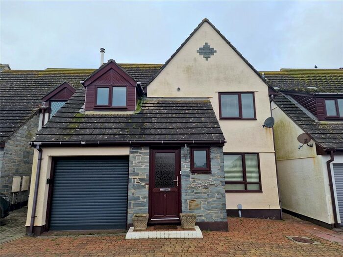 6 Bedroom Detached House To Rent In Raleigh Close, Padstow, PL28