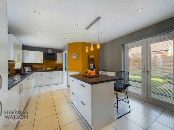 4 Bedroom Detached House For Sale In Gunns Close, Blofield, Norwich, NR13