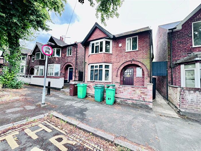 6 Bedroom House To Rent In Rolleston Drive, Nottingham, NG7