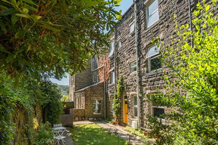 1 Bedroom Terraced House For Sale In Campden Road, Hebden Bridge, West Yorkshire, HX7