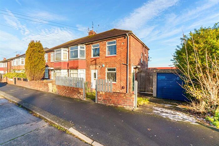 3 Bedroom Flat For Sale In Tunstall Avenue, Byker, NE6