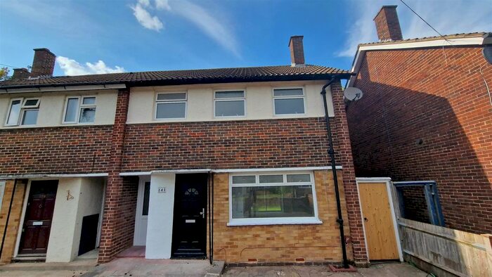 3 Bedroom Semi-Detached House To Rent In Wingate Crescent, Croydon, CR0