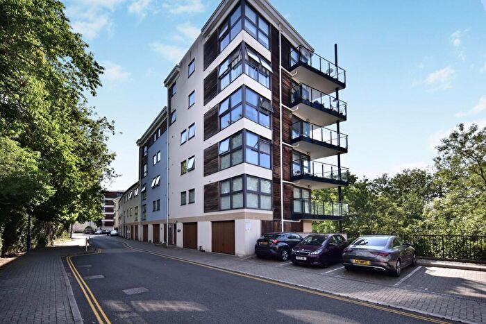 2 Bedroom Flat For Sale In Clifford Way, Maidstone, Kent, ME16