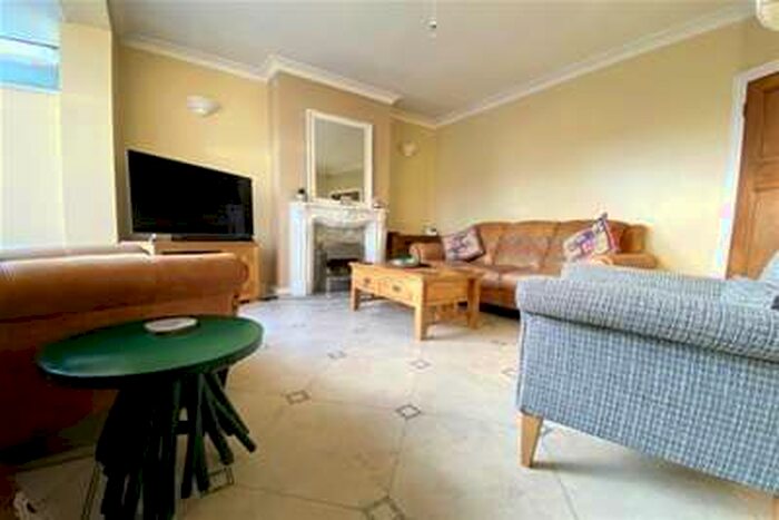 2 Bedroom Bungalow To Rent In Cockmannings Road, Orpington, BR5