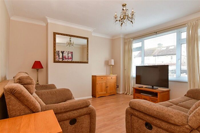 3 Bedroom Semi-detached House For Sale In Camborne Road, Welling, Kent, DA16