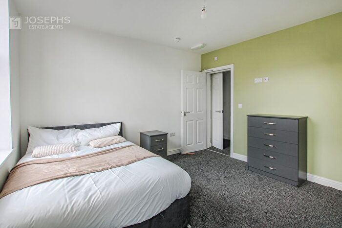 6 Bedroom Flat To Rent In Market Street, Leigh, WN7