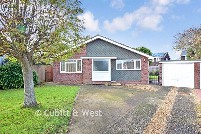 3 Bedroom Detached Bungalow For Sale In Lundy Close, Littlehampton, West Sussex, BN17