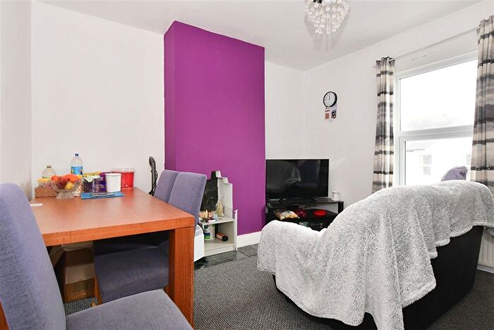 2 Bedroom Flat For Sale In Cross Street, Sandown, Isle Of Wight, PO36