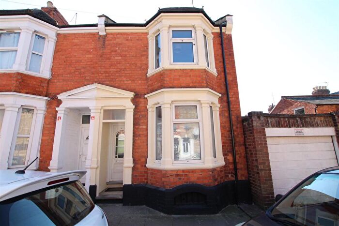 3 Bedroom Terraced House For Sale In Derby Road, Northampton, NN1