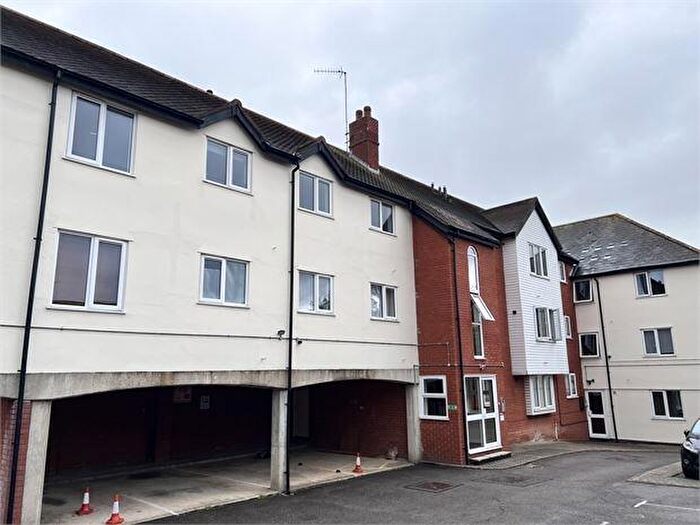 2 Bedroom Flat To Rent In Windsor Court, Hythe Hill, Colchester, Essex., CO1