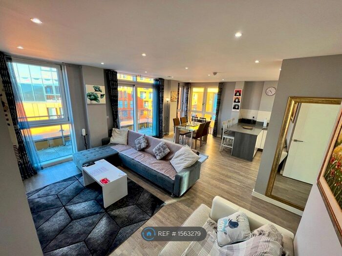 3 Bedroom Flat To Rent In Garda House, London, SE10