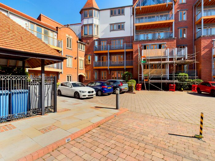 2 Bedroom Flat To Rent In Foregate Street, Chester, CH1