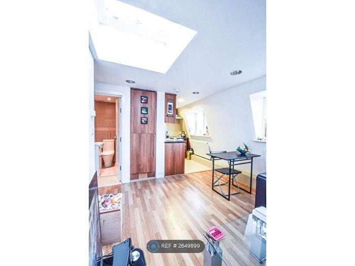 1 Bedroom Flat To Rent In Edith Road, London, W14