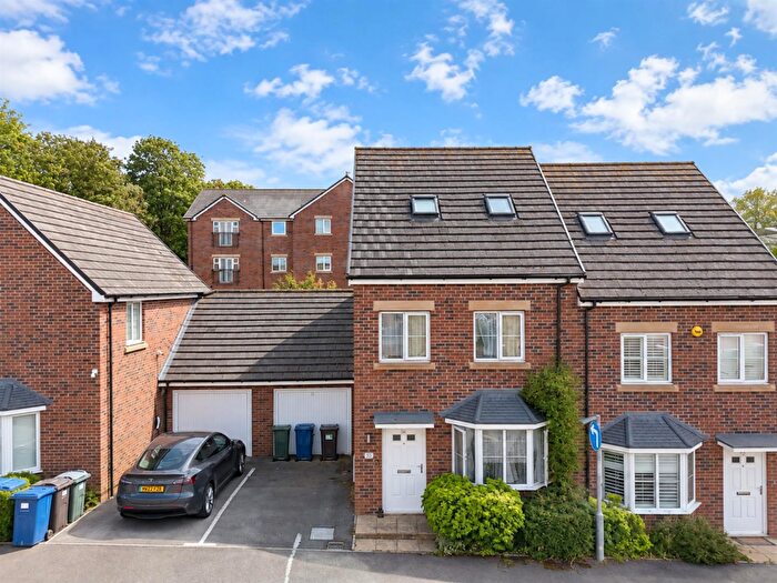 4 Bedroom Semi-Detached House For Sale In Treetops Close, Grays, RM17