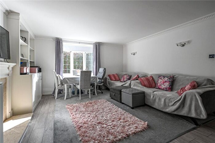 2 Bedroom Apartment To Rent In Rosslyn Park, Weybridge, KT13