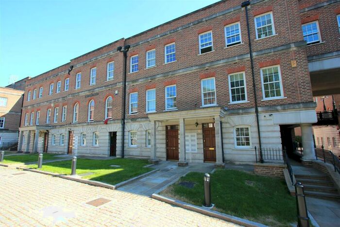 2 Bedroom Apartment To Rent In Queen Victoria Terrace, Sovereign Court, Wapping, E1W