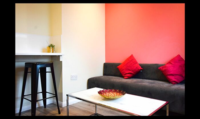 5 Bedroom Semi-Detached House To Rent In Leng Crescent, Norwich, NR4