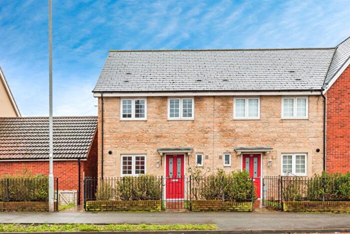 3 Bedroom End Of Terrace House For Sale In Moredon Road, Swindon, SN2