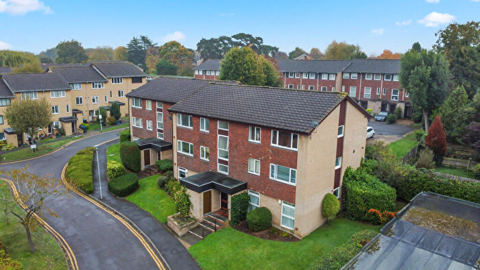 2 Bedroom Apartment To Rent In Bardsley Close, Croydon, CR0