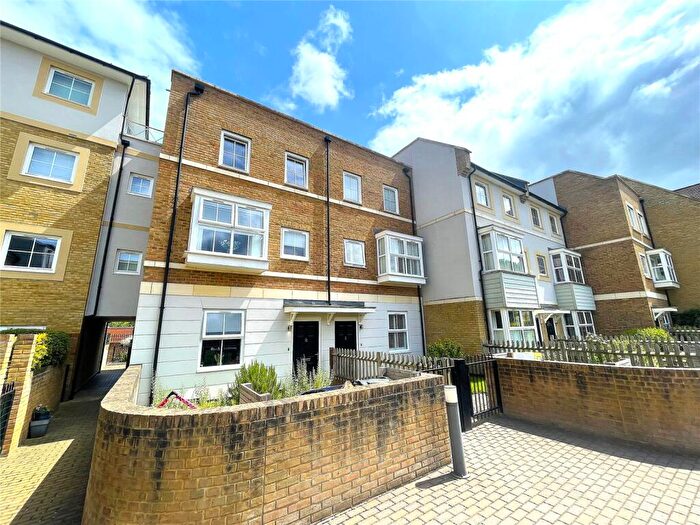 4 Bedroom Terraced House To Rent In Cottage Walk, Godalming, Surrey, GU7