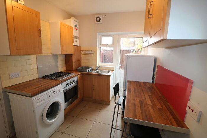 2 Bedroom Flat To Rent In Harton Road, Edmonton, N9