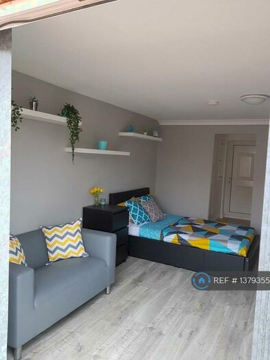 Studio To Rent In Solihull, Solihull, B92