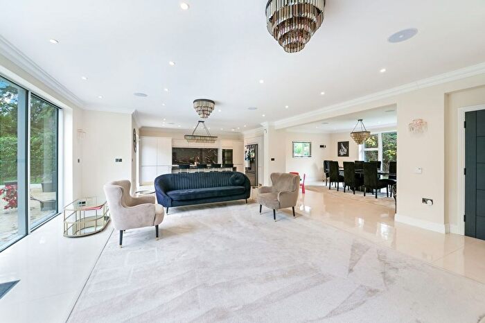 7 Bedroom Property To Rent In Sprucedale Gardens, Croydon, CR0