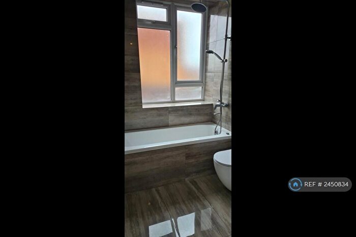 1 Bedroom Flat To Rent In Queensway, Bletchley, Milton Keynes, MK2