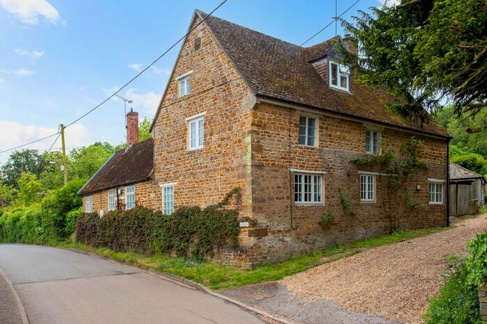 4 Bedroom Detached House For Sale In Banbury Road, Chacombe, Banbury, Oxfordshire, OX17