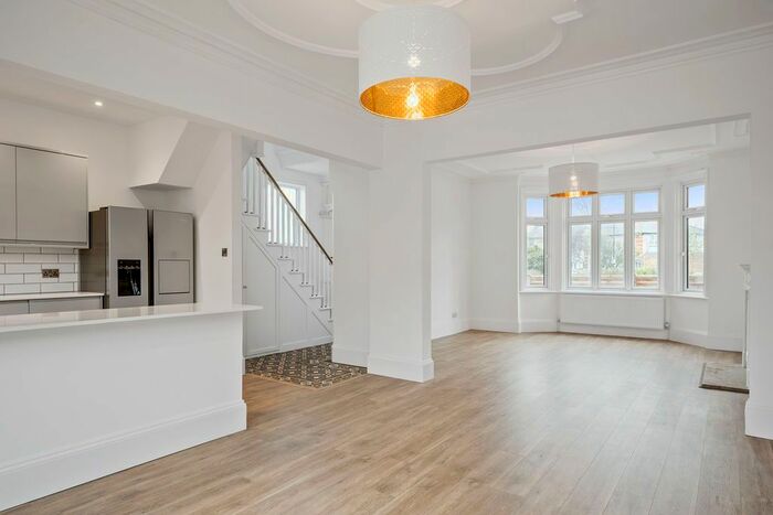4 Bedroom End Of Terrace House To Rent In Downton Avenue, London, SW2