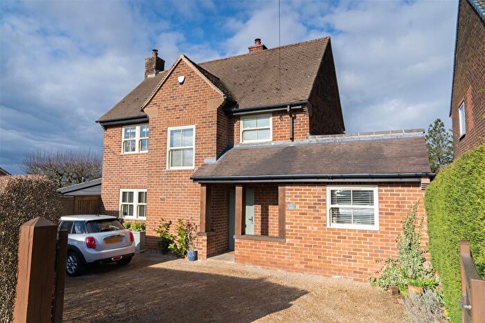 3 Bedroom Detached House For Sale In Barlow Road, Cutthorpe, Chesterfield, S41
