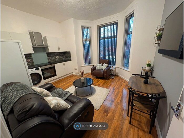 3 Bedroom Flat To Rent In Polygon Road, Manchester, M8