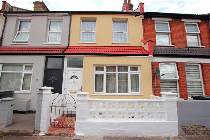 3 Bedroom Terraced House To Rent In Thackeray Avenue, Tottenham, London, N17