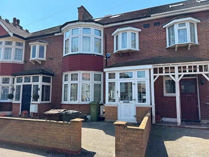 5 Bedroom Terraced House For Sale In Ventnor Gardens, Barking, IG11
