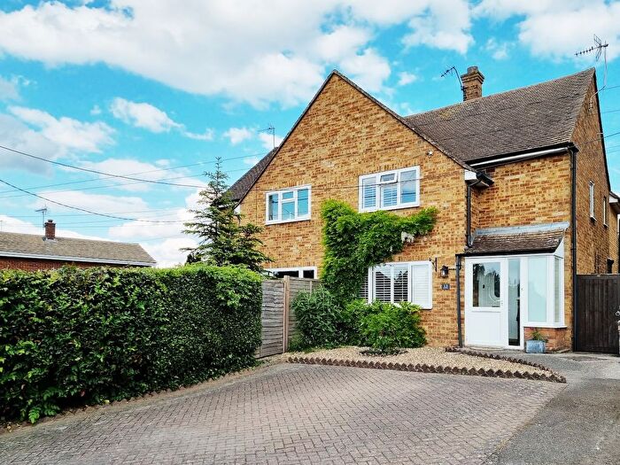3 Bedroom Semi-Detached House For Sale In Sunnybank, Cheddington, LU7