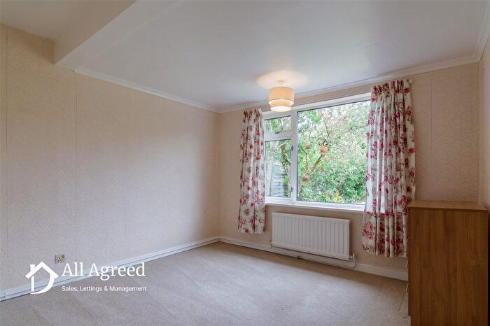 3 Bedroom Bungalow For Sale In Peak Avenue, Riddings, DE55