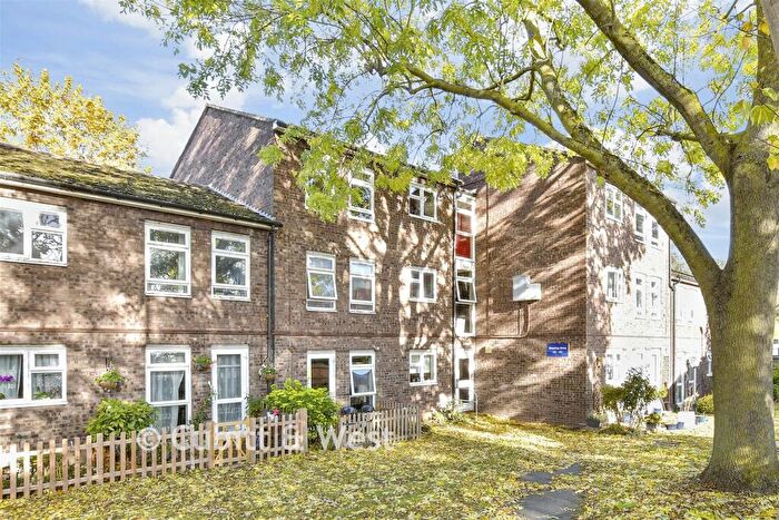 1 Bedroom Flat For Sale In Shearing Drive, Carshalton, Surrey, SM5