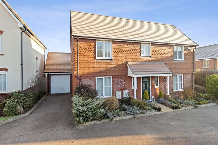 4 Bedroom Detached House For Sale In Hedley Way, Hailsham, BN27