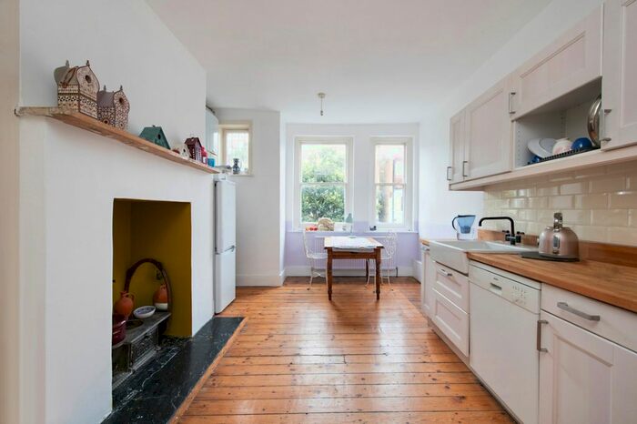 2 Bedroom Flat To Rent In Castelnau Gardens, Barnes, SW13