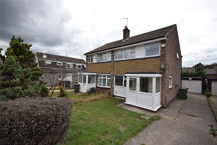 3 Bedroom Semi-Detached House To Rent In Sunningdale Walk, Leeds, West Yorkshire, LS17
