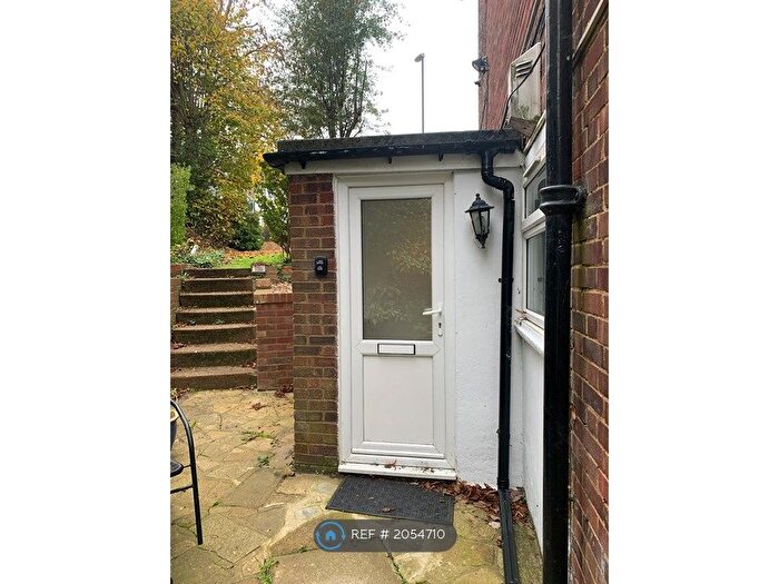 1 Bedroom Flat To Rent In Karen Lodge, London, SE25