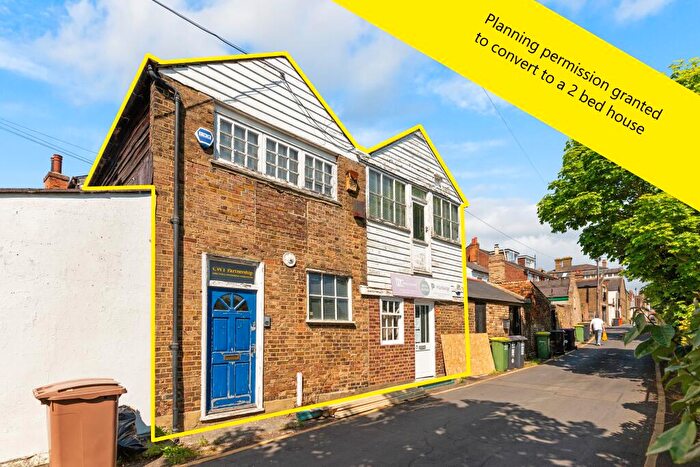 Terraced House For Sale In - Back Lane, Rochford, SS4
