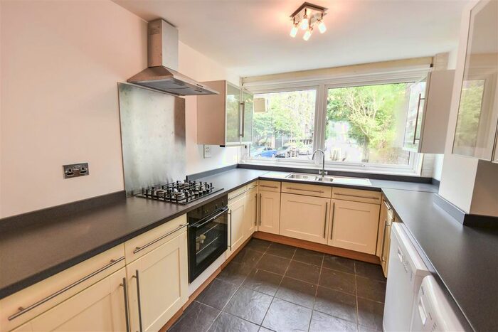 4 Bedroom Flat To Rent In Augustus Close, Brentford, TW8